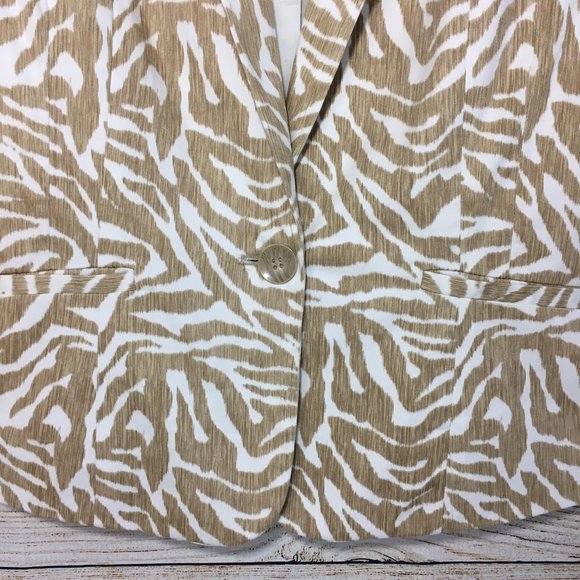 Beth & Madison Short Blazer Jacket - Picture 4 of 7